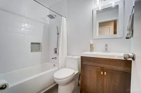 Bath - 620 Brandy Way, Cincinnati, OH 45244 photo 2 of 2