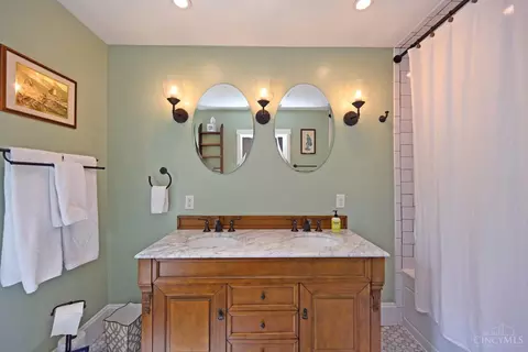 Bath - 1280 Paddock Hills Ave, Cincinnati, OH 45229 photo 1 of 2