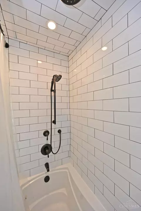 Bath - 1280 Paddock Hills Ave, Cincinnati, OH 45229 photo 2 of 2