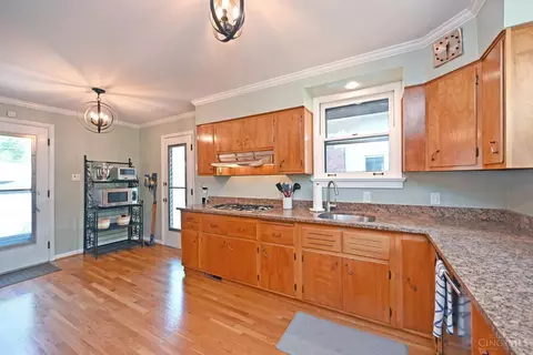 Kitchen - 1280 Paddock Hills Ave, Cincinnati, OH 45229 photo 1 of 2