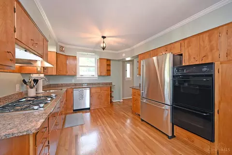 Kitchen - 1280 Paddock Hills Ave, Cincinnati, OH 45229 photo 2 of 2