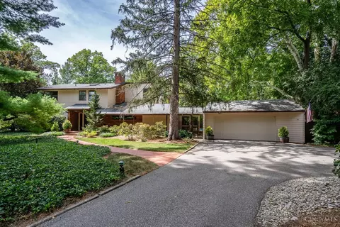 4 Lexington Cir, Terrace Park, OH 45174