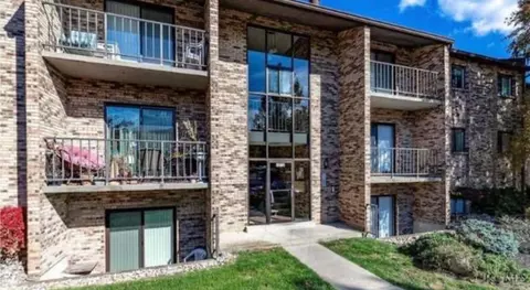 7212 Creekview Dr #10, Colerain Twp, OH 45247