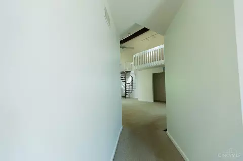 Entry Way - 10619 Stargate Ln, Cincinnati, OH 45240 photo 1 of 4