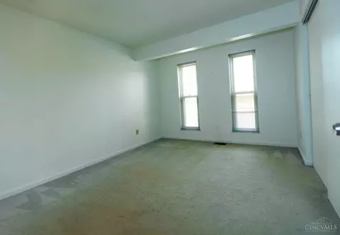 Bedroom - 10619 Stargate Ln, Cincinnati, OH 45240 photo 5 of 7