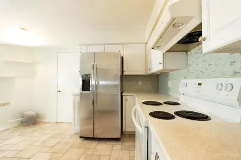 Kitchen - 10619 Stargate Ln, Cincinnati, OH 45240 photo 3 of 5