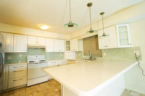 Kitchen - 10619 Stargate Ln, Cincinnati, OH 45240 photo 4 of 5