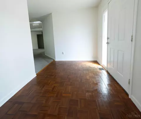 Entry Way - 10619 Stargate Ln, Cincinnati, OH 45240 photo 2 of 4