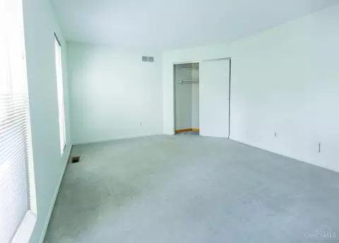 Bedroom - 10619 Stargate Ln, Cincinnati, OH 45240 photo 2 of 7