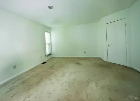 Bedroom - 10619 Stargate Ln, Cincinnati, OH 45240 photo 6 of 7