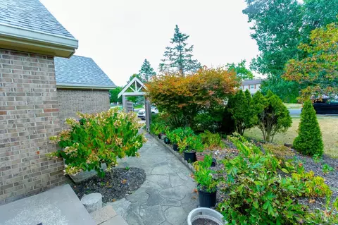 Exterior - 10619 Stargate Ln, Cincinnati, OH 45240 photo 3 of 8