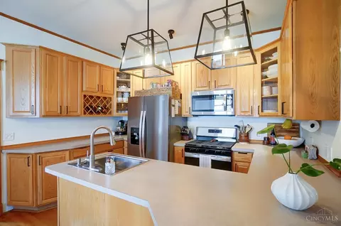Kitchen - 33 Baker Ave, Saint Bernard, OH 45217 photo 4 of 8