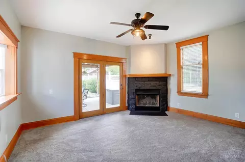 Living - 33 Baker Ave, Saint Bernard, OH 45217 photo 3 of 5