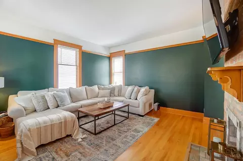Living - 33 Baker Ave, Saint Bernard, OH 45217 photo 2 of 5