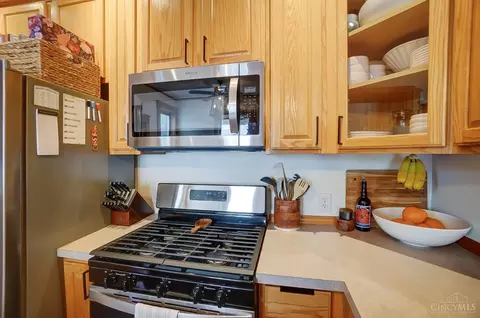 Kitchen - 33 Baker Ave, Saint Bernard, OH 45217 photo 6 of 8
