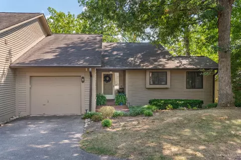 8 Hickory View Ln, Milford, OH 45150