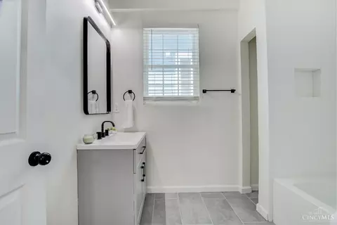 Bath - 3322 Spokane Ave, Cincinnati, OH 45207 photo 1 of 5