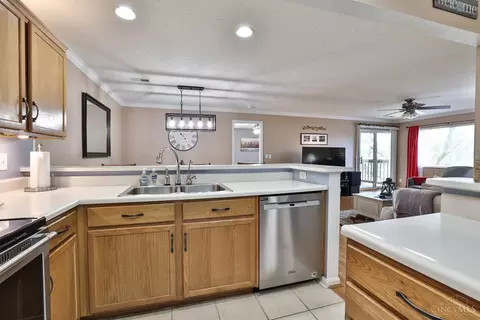 Kitchen - 12110 Regency Run Ct #6, Cincinnati, OH 45240 photo 3 of 5