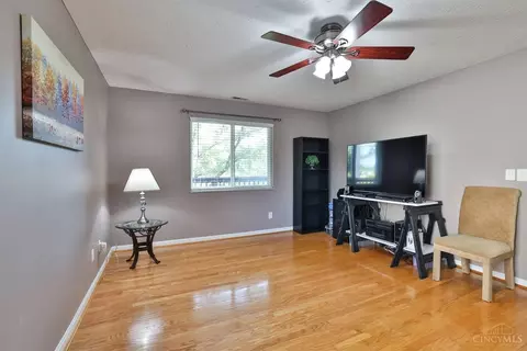 Living - 12110 Regency Run Ct #6, Cincinnati, OH 45240 photo 4 of 4
