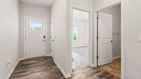 Entry Way - 3280 Shadow Ridge Ct, Morrow, OH 45152 photo 3 of 9