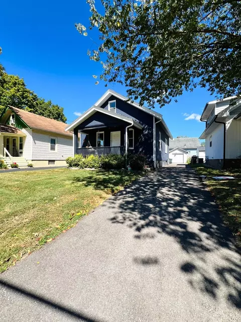Exterior - 3904 Watterson Rd, Fairfax, OH 45227 photo 4 of 5