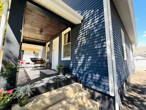 Exterior - 3904 Watterson Rd, Fairfax, OH 45227 photo 1 of 5