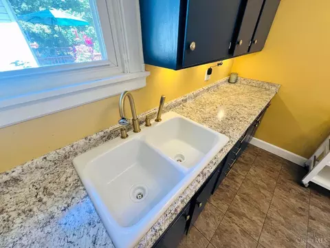 Kitchen - 3904 Watterson Rd, Fairfax, OH 45227 photo 2 of 2