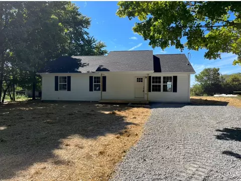 15 High St, Martinsville, OH 45146