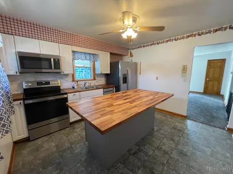 Kitchen - 307 Ohio St, Georgetown, OH 45121 photo 2 of 3