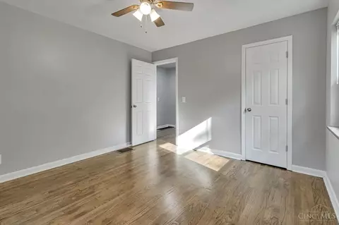 Bedroom - 2245 Bremont Ave, Golf Manor, OH 45237 photo 4 of 7
