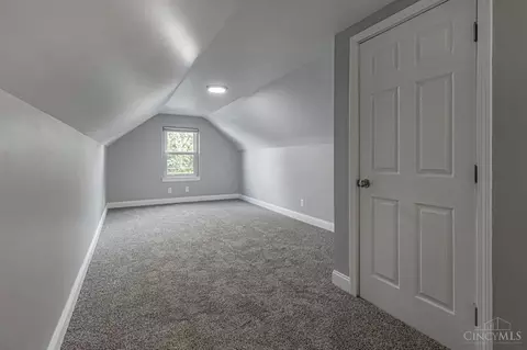 Bedroom - 2245 Bremont Ave, Golf Manor, OH 45237 photo 7 of 7