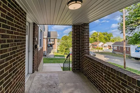 Exterior - 2245 Bremont Ave, Golf Manor, OH 45237 photo 3 of 6