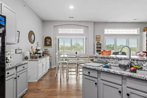 Kitchen - 7607 Skyview Cir, Cincinnati, OH 45248 photo 4 of 5
