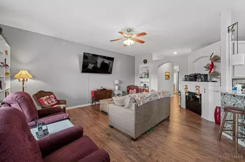 Living - 7607 Skyview Cir, Cincinnati, OH 45248 photo 3 of 3