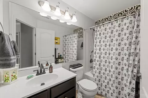 Bath - 7607 Skyview Cir, Cincinnati, OH 45248 photo 2 of 2
