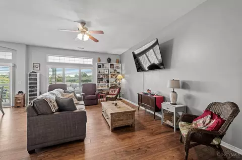 Living - 7607 Skyview Cir, Cincinnati, OH 45248 photo 2 of 3