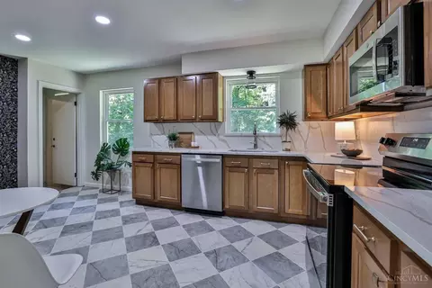 340 Mayview Forest Dr, Woodlawn, OH 45215 photo 11