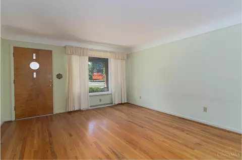 Living - 6524 Murray Ave, Cincinnati, OH 45227 photo 2 of 4