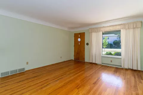 Living - 6524 Murray Ave, Cincinnati, OH 45227 photo 1 of 4
