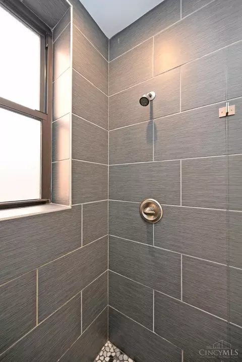Bath - 1501 Vine St #303, Cincinnati, OH 45202 photo 2 of 2