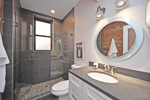 Bath - 1501 Vine St #303, Cincinnati, OH 45202 photo 1 of 2
