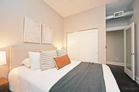 Bedroom - 1501 Vine St #303, Cincinnati, OH 45202 photo 2 of 3