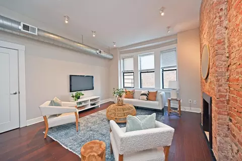 Living - 1501 Vine St #303, Cincinnati, OH 45202 photo 3 of 4