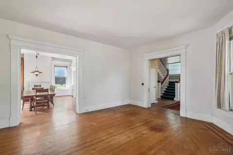 2525 Observatory Ave, Cincinnati, OH 45208 photo 9