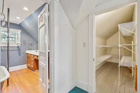 2525 Observatory Ave, Cincinnati, OH 45208 photo 29