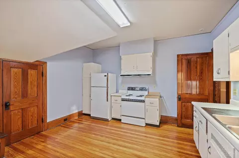 Kitchen - 210 Hosea Ave, Cincinnati, OH 45220 photo 5 of 5
