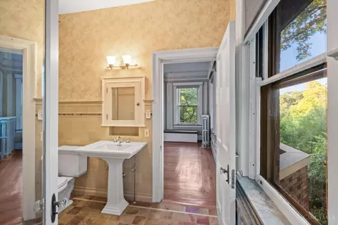 Bath - 210 Hosea Ave, Cincinnati, OH 45220 photo 4 of 7