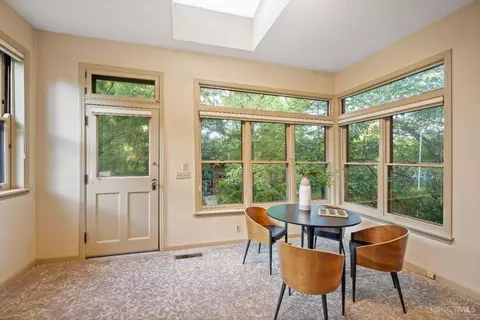 Dining - 210 Hosea Ave, Cincinnati, OH 45220 photo 5 of 5