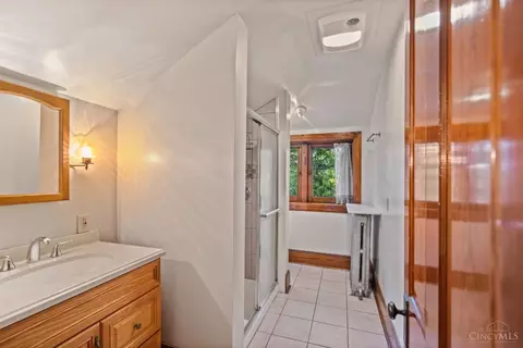 Bath - 210 Hosea Ave, Cincinnati, OH 45220 photo 7 of 7