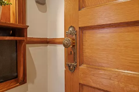Entry Way - 210 Hosea Ave, Cincinnati, OH 45220 photo 9 of 14